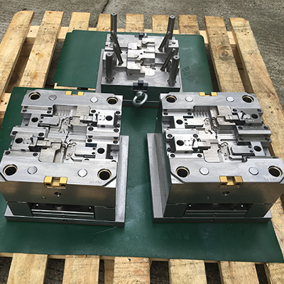 customized-terminal-mould-for-auto-plastic-parts-01-215-2b